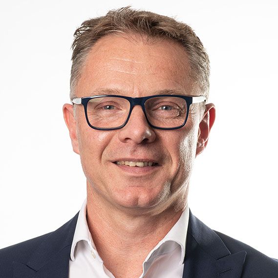 Steve-McNicol-r