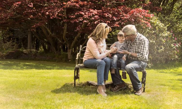Image-of-grandparents-and-their-grandchild-2-aspect-ratio-750-450