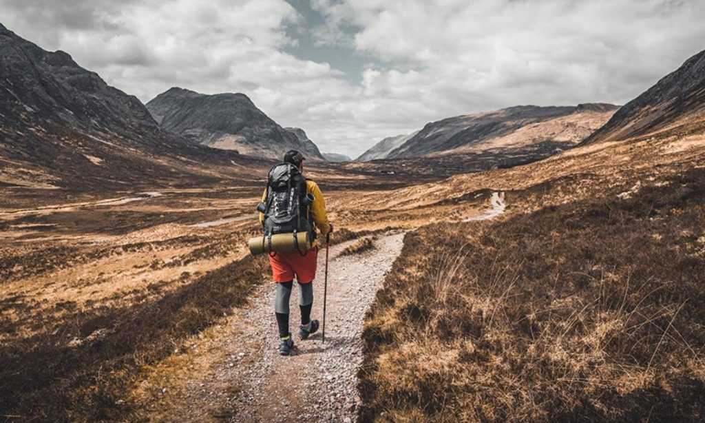 Man-Hiking-Blog-image-aspect-ratio-750-450