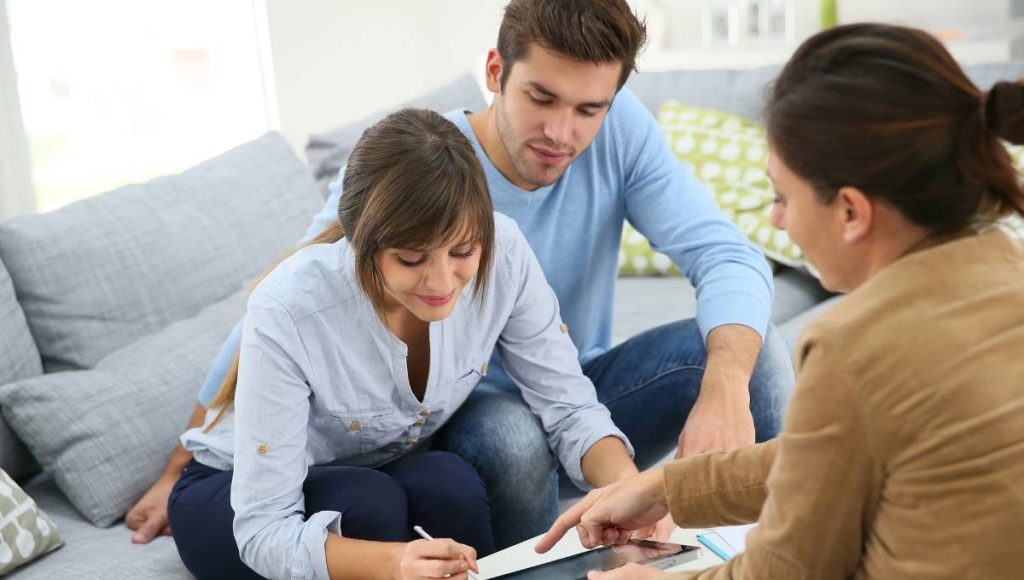 The-tide-is-turning-with-consumers-starting-to-consider-financial-advice-earlier-Featured-2